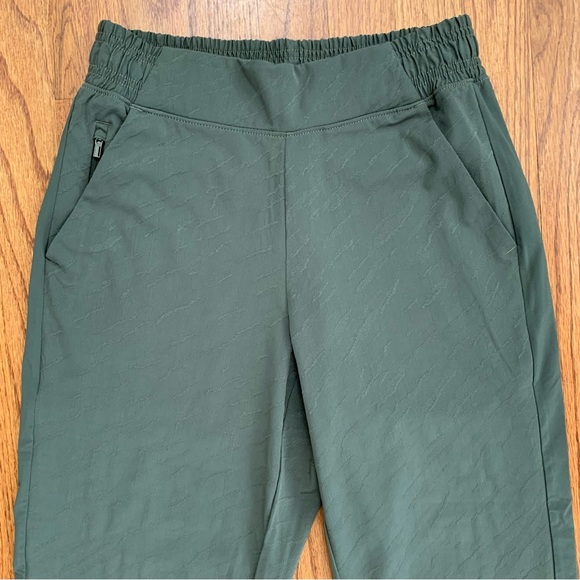 Athleta Brooklyn Textured Jogger in Mountain Olive size 0 - Picture 4 of 16